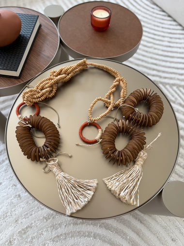 Colar De Mesa Bege Com Terracota