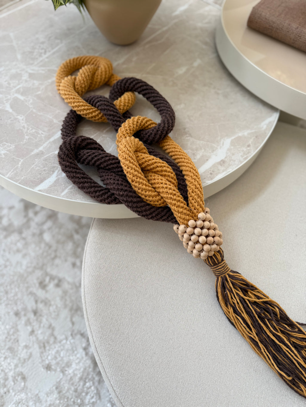 Colar De Mesa Mostarda Com Marrom