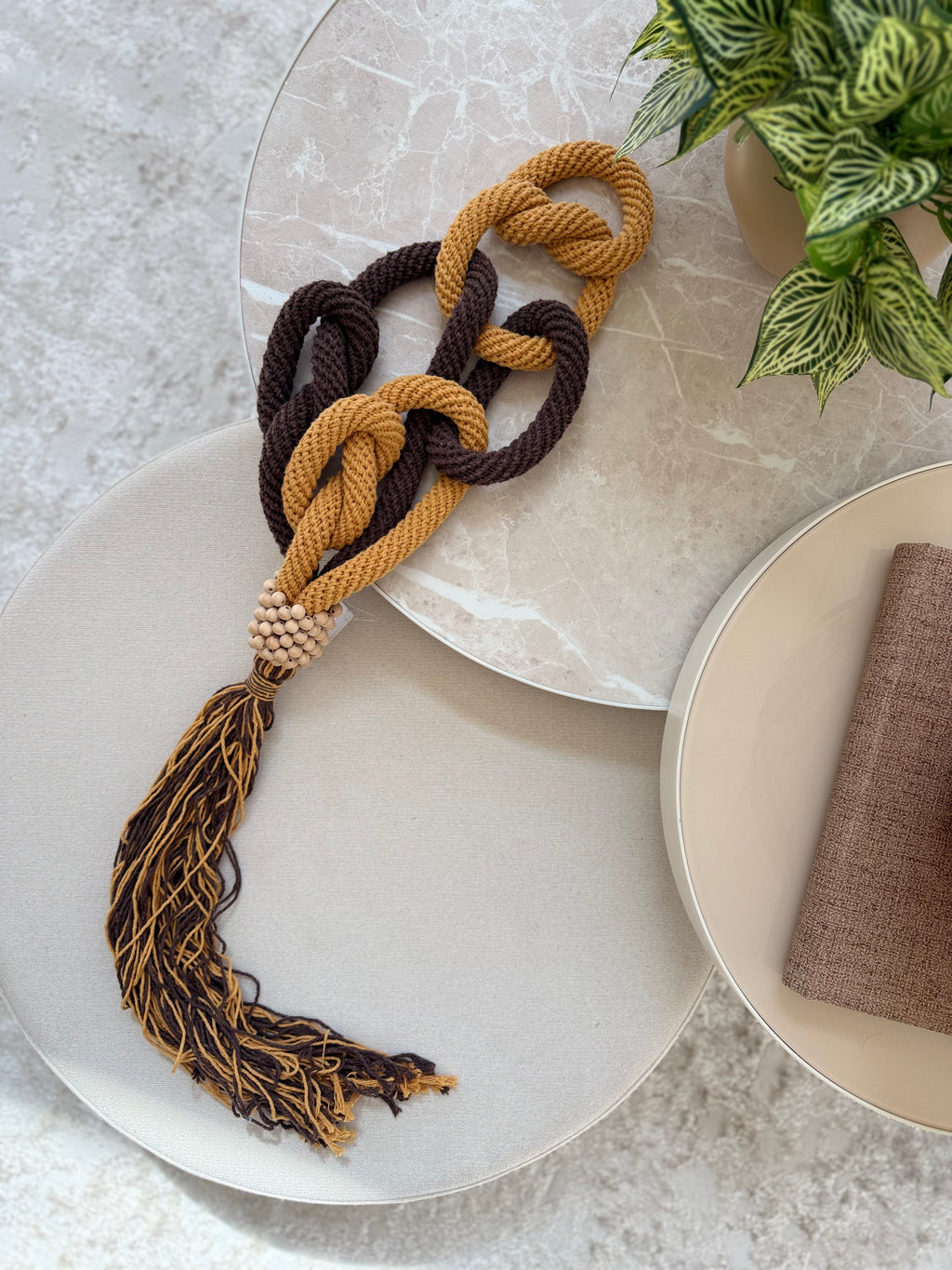 Colar De Mesa Mostarda Com Marrom
