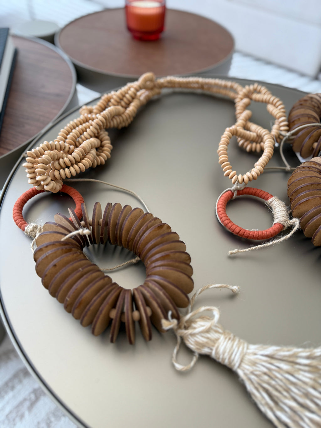 Colar De Mesa Bege Com Terracota