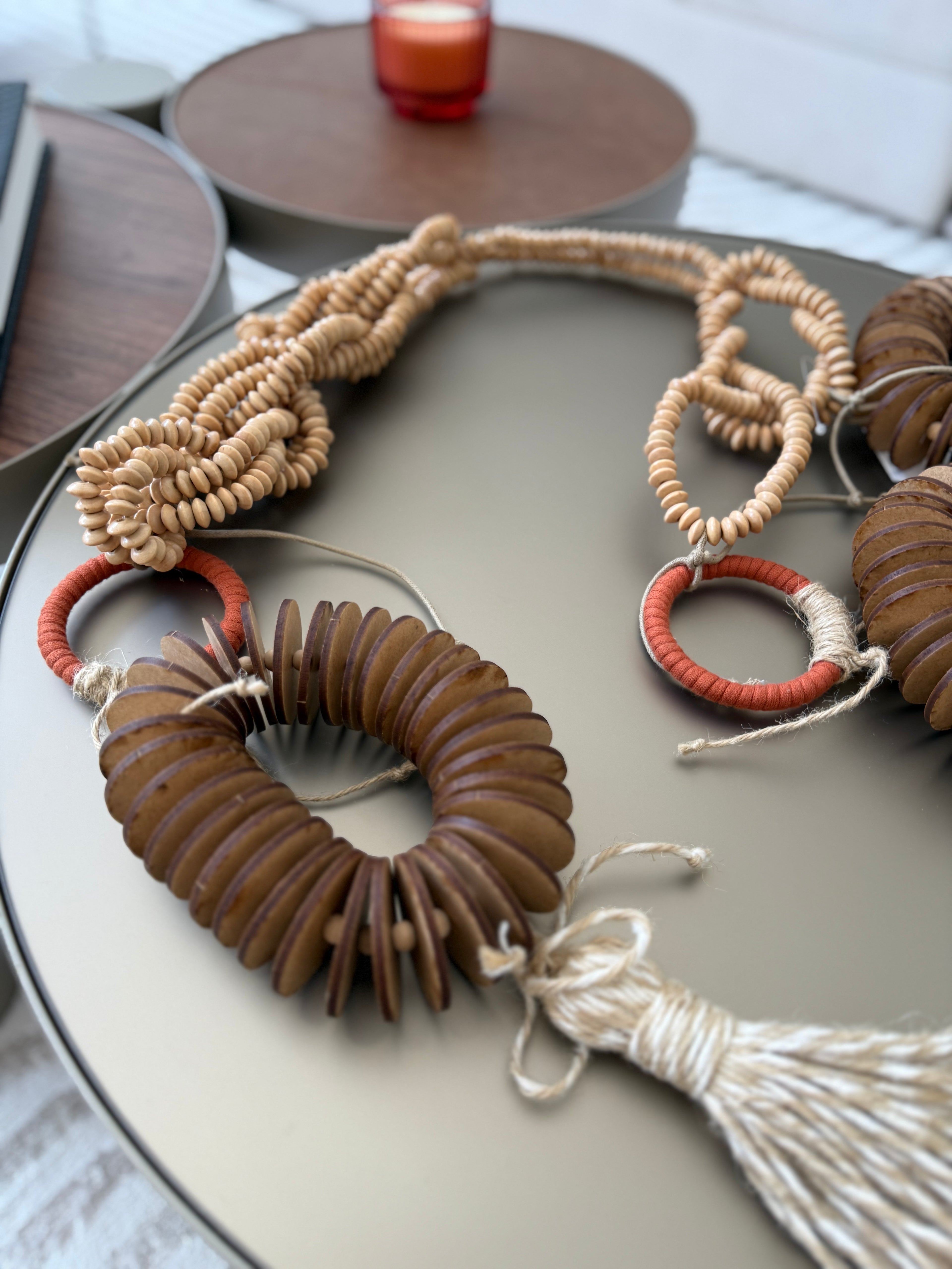 Colar De Mesa Bege Com Terracota